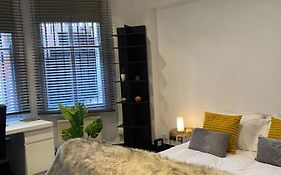 Beautiful Modern Studio In High Street Kensington